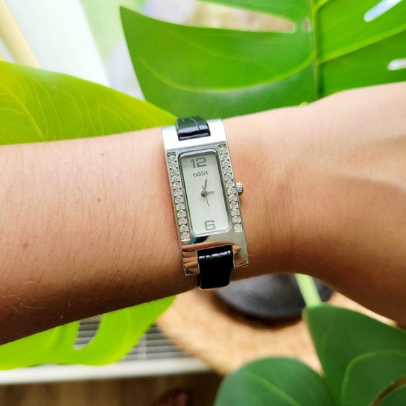Classic Oasis Rhinestone Watch - Picture 3 of 12